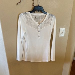 Ariat 60% cotton 35% polyester top